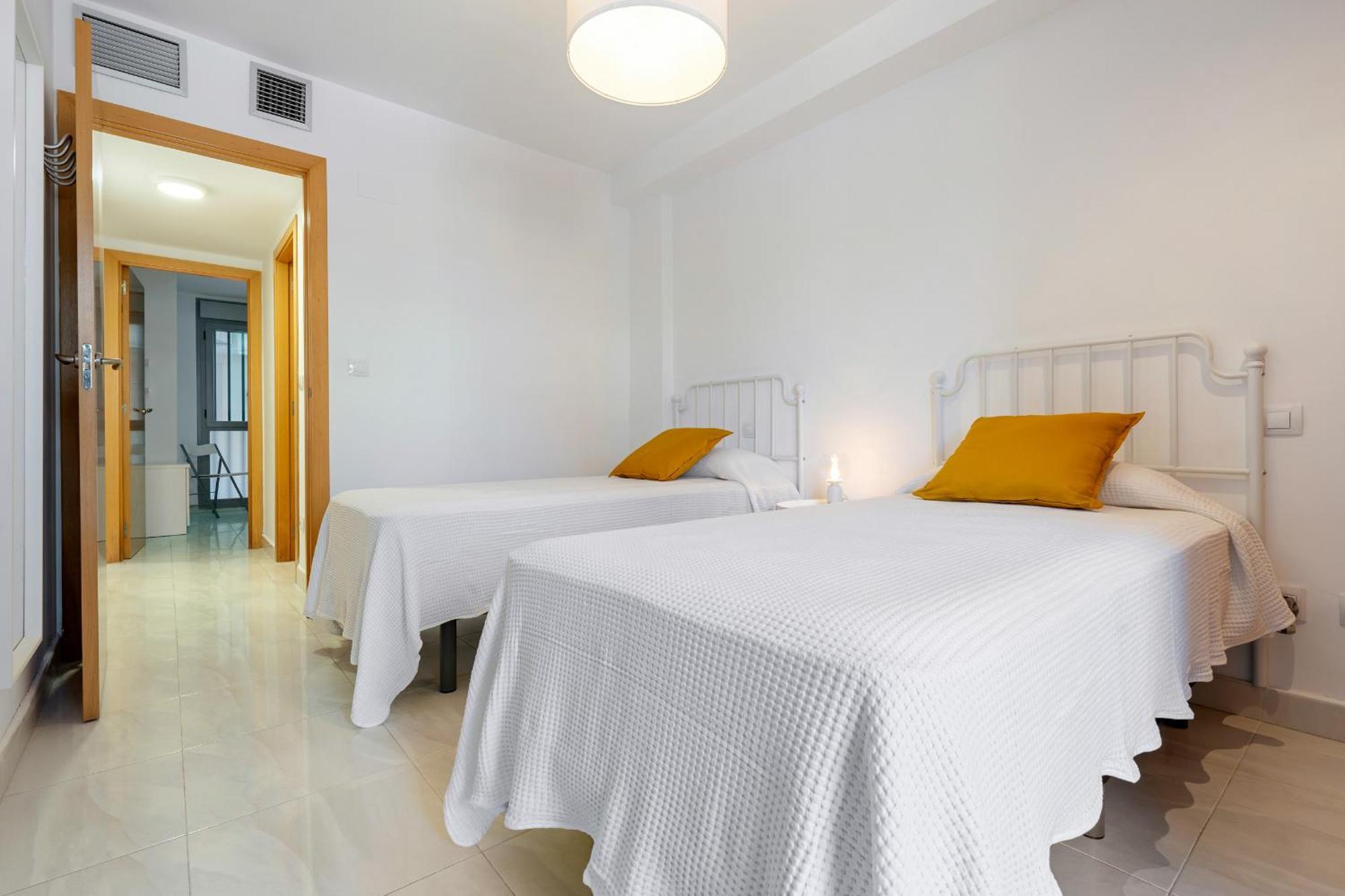 Hauzify I Apartament Mestral Cambrils Exterior photo